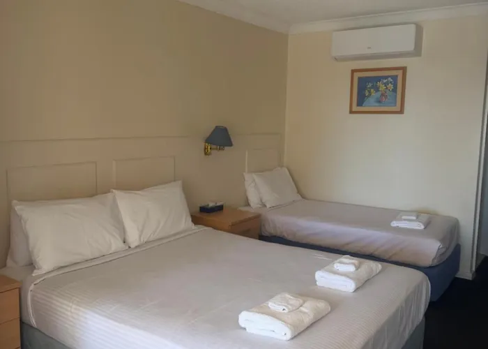 Holiday Lodge Motor Inn