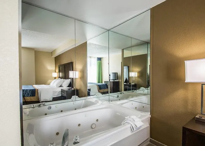 Comfort Inn & Suites Lantana - West Palm Beach South
