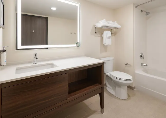 Holiday Inn & Suites Richmond West End, An Ihg Hotel