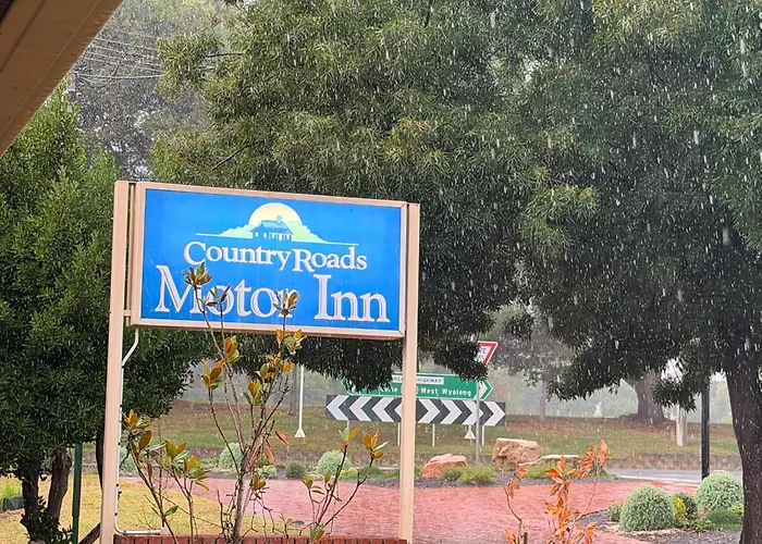 Country Roads Motor Inn
