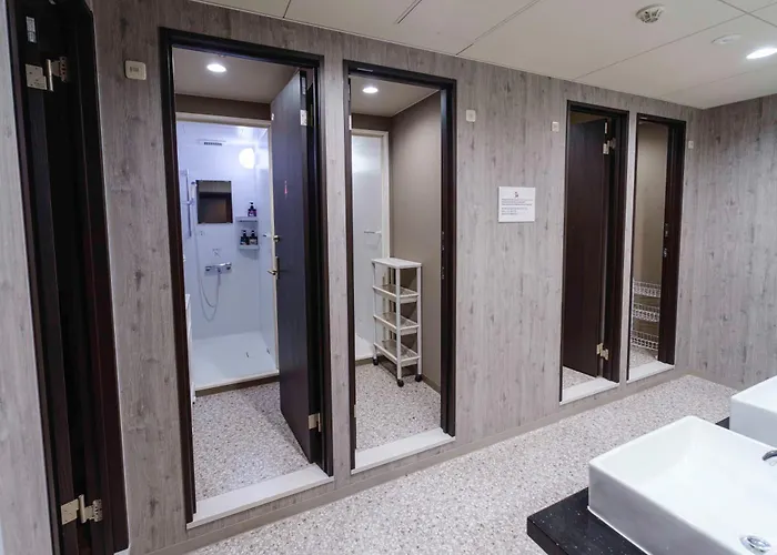 Wise Owl Hostels River Tokyo