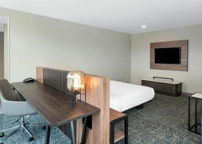 La Quinta Inn & Suites By Wyndham Nashville Downtown Stadium