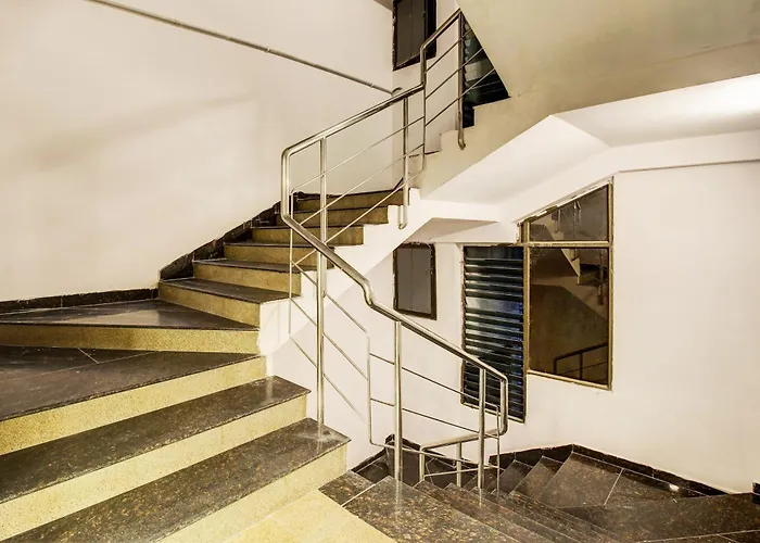 Super Townhouse Rcc Hotel Banjara Hills