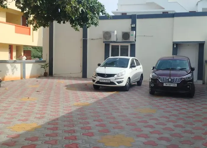 Sri Kumaran Lodge & Hall