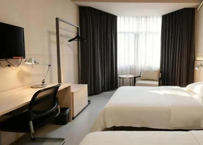 Jinjiang Inn Longyan Zhongshan Road Walking Street