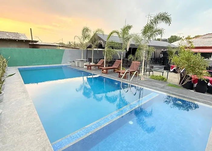 Sunset Villa Swimming Pool With Rooms