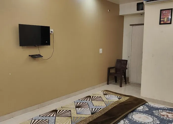 Hotel Ncr & Cafe