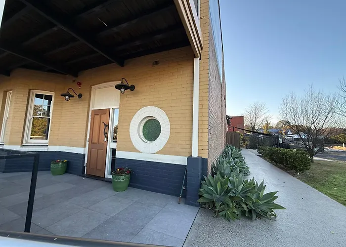 Thoroughbred Hotel