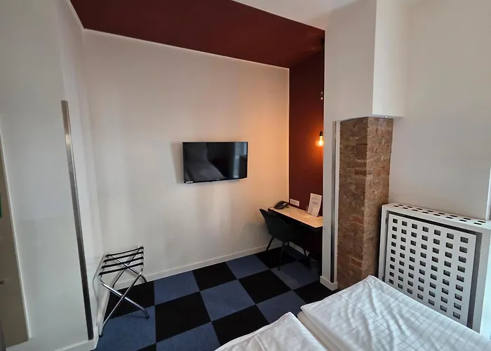 Hotel Cristall - Frankfurt City