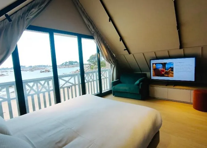Logis Hotel Saint Guirec Et De La Plage