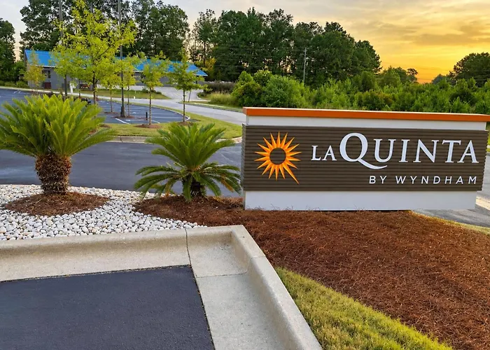 La Quinta Inn & Suites By Wyndham Auburn - University Area