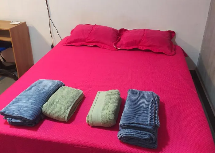 LAR DOCE LAR HOSTEl, ECONÔMICO!!