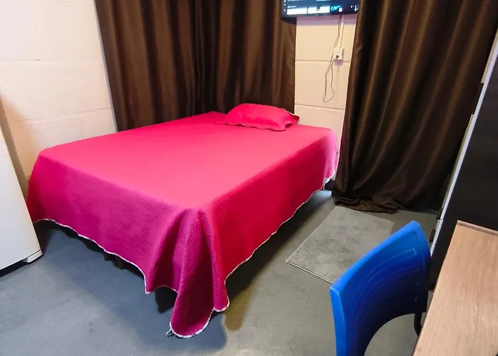 LAR DOCE LAR HOSTEl, ECONÔMICO!!
