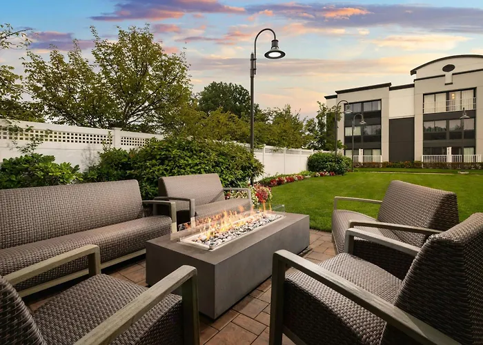 Courtyard By Marriott Montvale