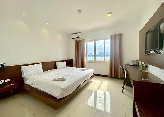 Intouch Riverside Hotel