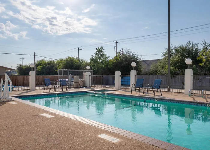 Days Inn By Wyndham Granbury