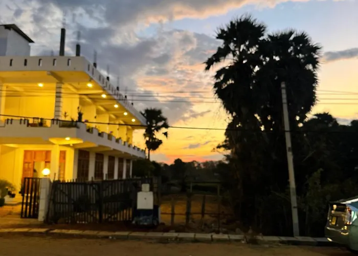 Bay Dreams Beach Hotel & Surf Camp