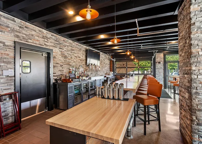 Cobblestone Hotel & Suites - De Pere Green Bay