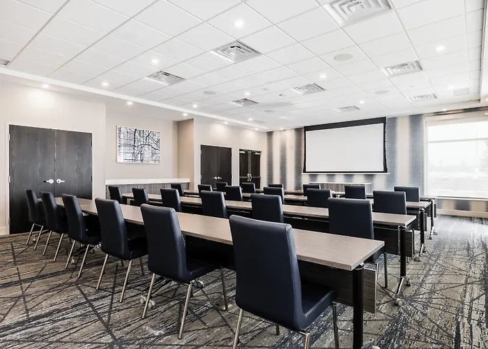 Holiday Inn Express & Suites Toronto Airport South By Ihg
