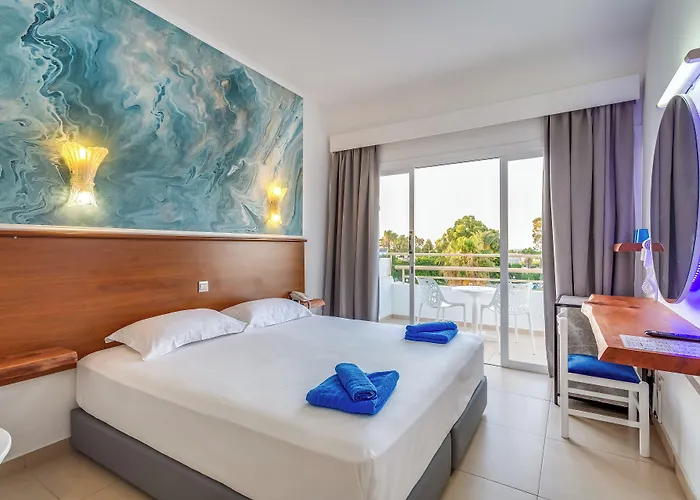 Adelais Bay Hotel