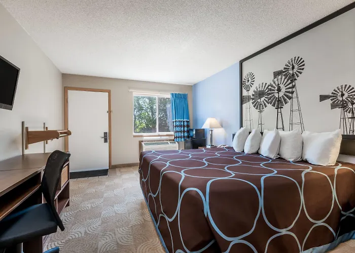 Super 8 By Wyndham Beloit