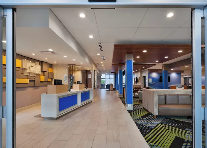 Holiday Inn Express & Suites - Grand Rapids Airport - South By Ihg