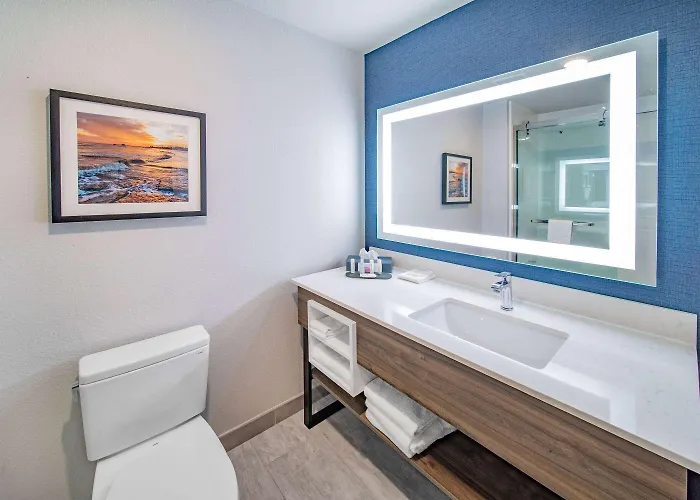 La Quinta Inn & Suites By Wyndham Galveston North At I-45