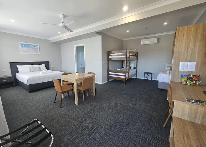 Hive Hotel, Moruya
