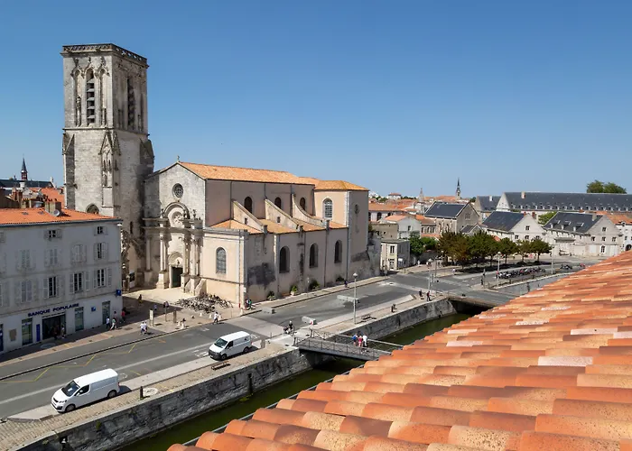 Tour De Nesle La Rochelle Vieux Port 3 Etoiles