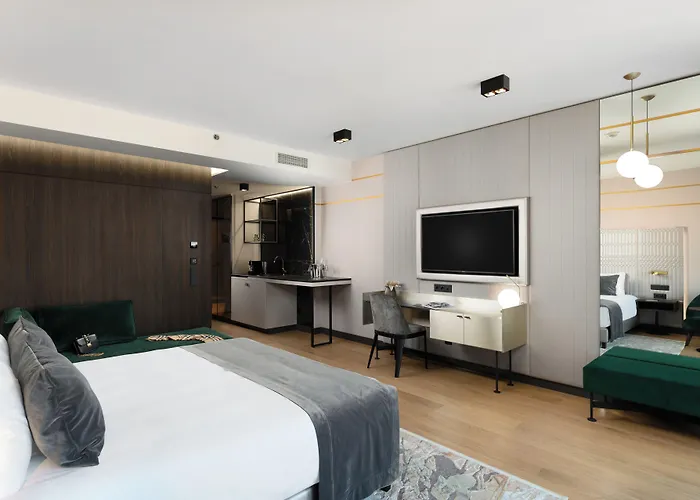Emerald Hotel By Continental Group