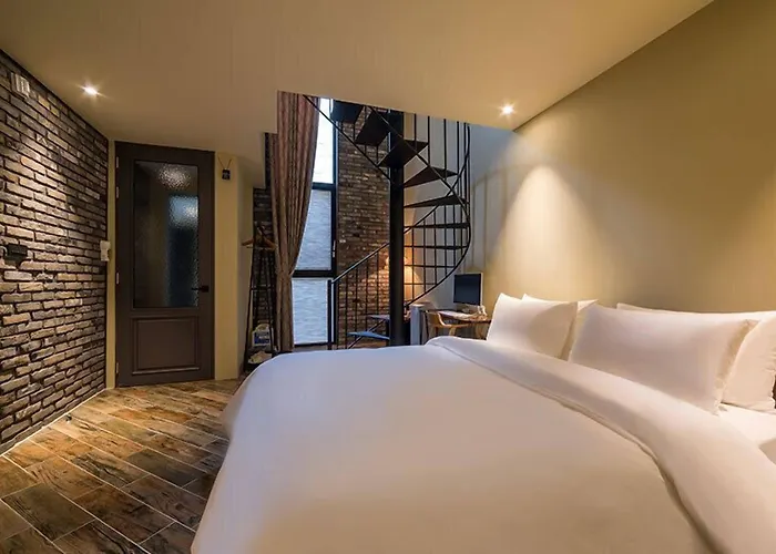 Hotel March