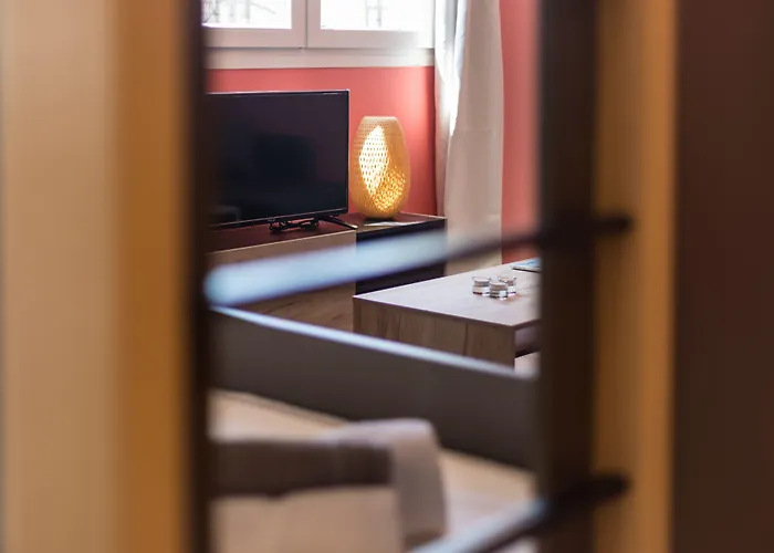 Local Hostel & Suites