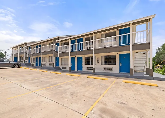 Days Inn By Wyndham Kenedy Karnes City