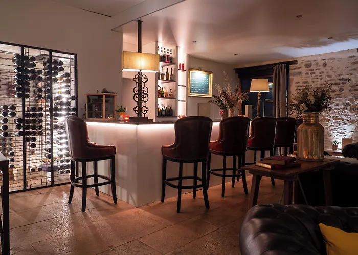 Les Remparts Hotels Et Demeures Historiques