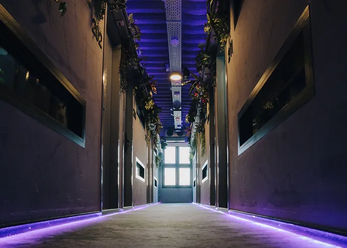 This HoTel
