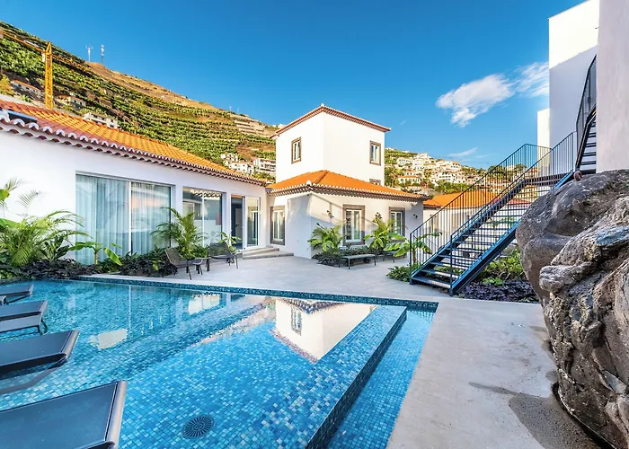 Pestana Fisherman Village