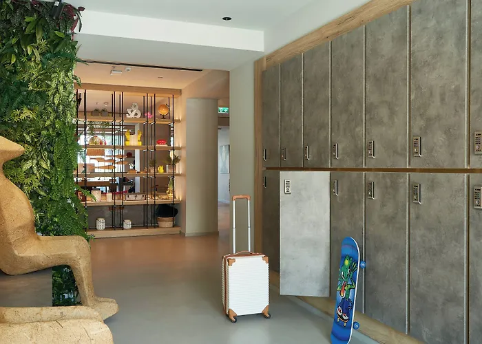 Moxy Patra Marina