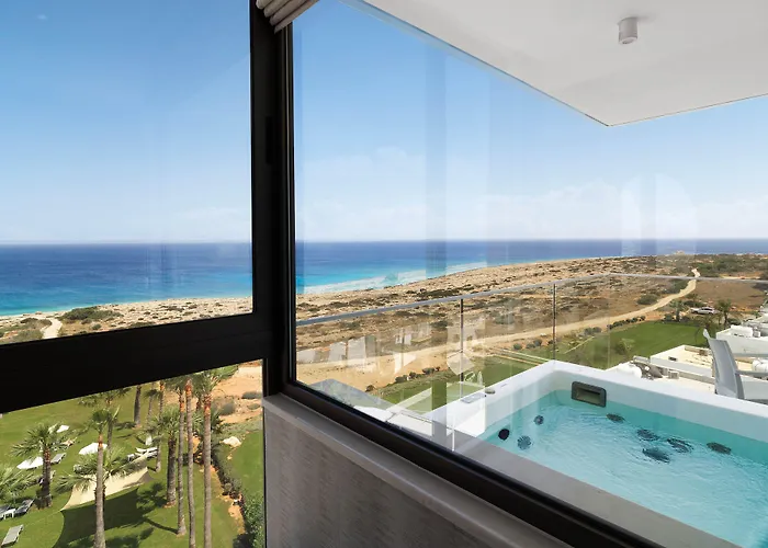 Leonardo Crystal Cove Hotel & Spa - Adults Only