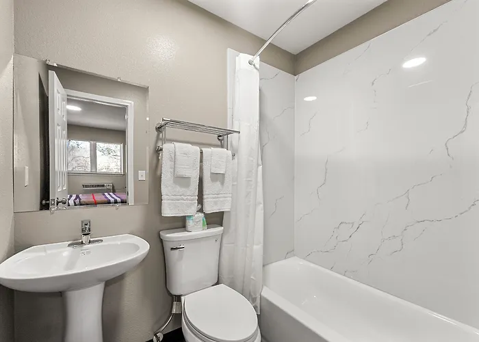 Southern Suites Forest Park