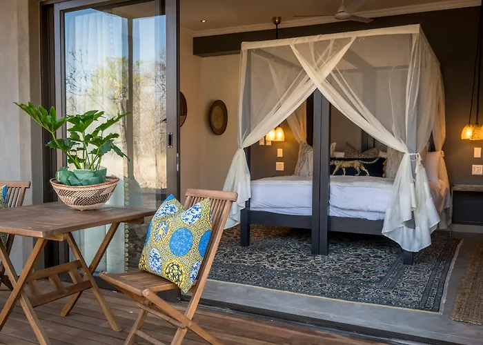 Safari Moon Luxury Bush Lodge