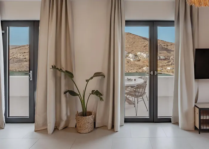 Amal Kythnos Suites