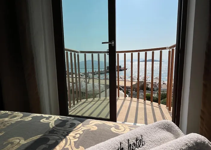 Small Beach Hotel