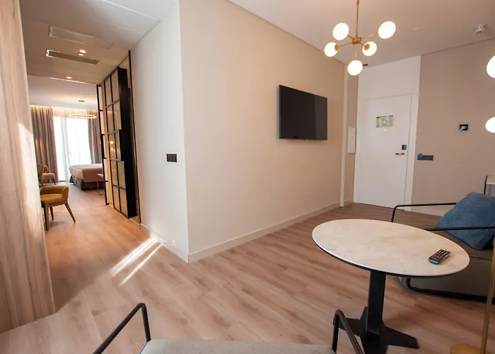 Hotel Giralda Center