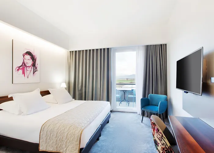 Best Western Plus Hotel Restaurant Les Humanistes Proche Route Des Vins