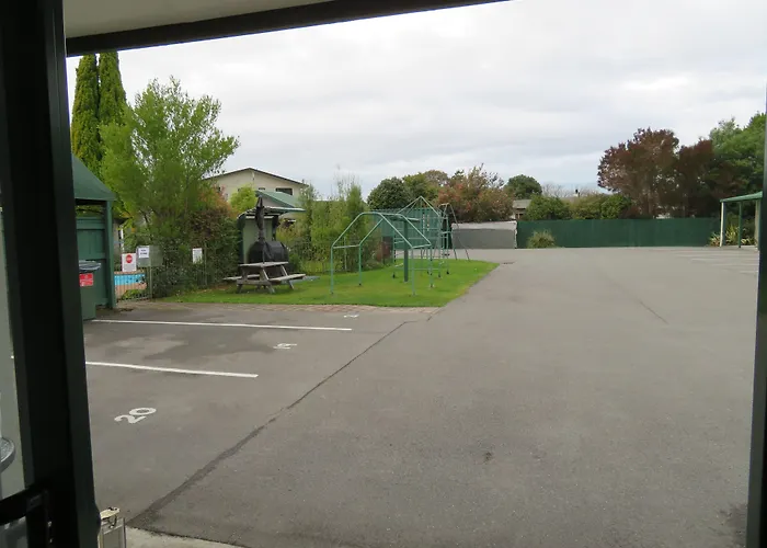 Commodore Court Motel