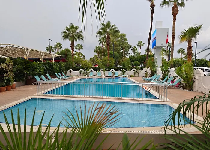 The Corner Park Hotel