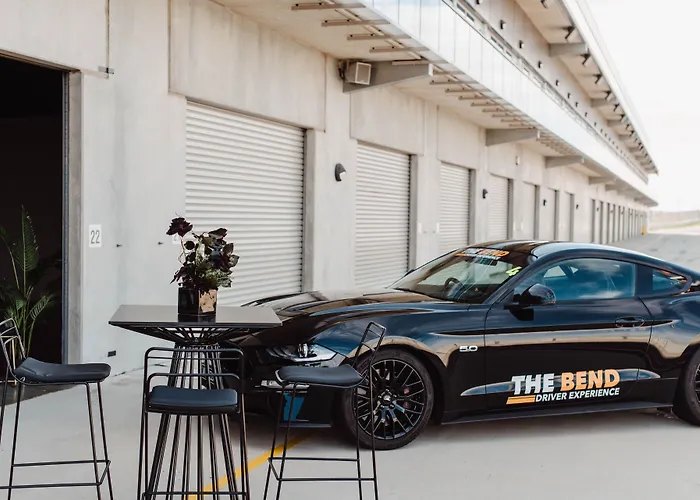 Rydges Pit Lane