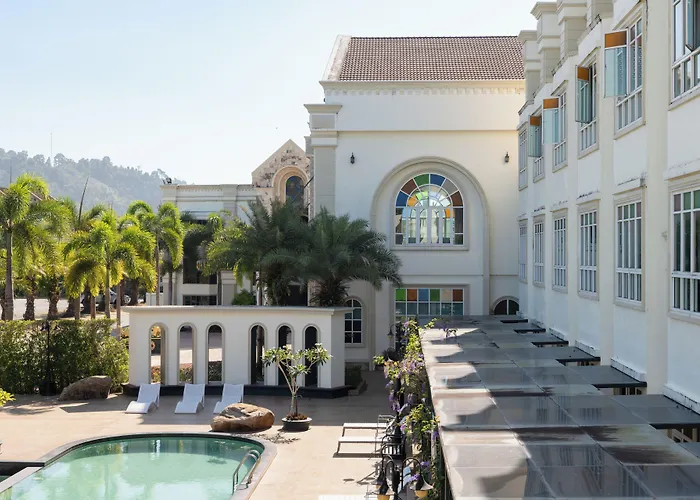 Erawan Phangnga Hotel, Natai Beach