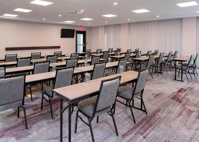 Courtyard By Marriott Cleveland Elyria