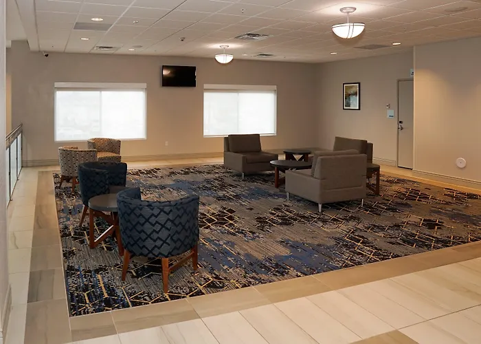 Holiday Inn Express & Suites - Aurora Medical Campus By Ihg